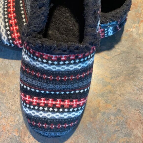 Minnetonka Woman’s Slippers  - Picture 1 of 5